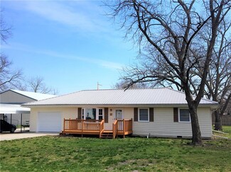 521 N 5th St, Lacygne, KS 66040