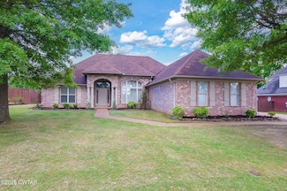 65 Flagstone Dr, Jackson, TN 38305