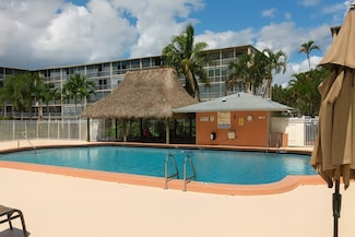 950 Hillcrest Dr Unit 202, Hollywood, FL 33021