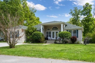 380 Station Dr, Waverly, TN 37185