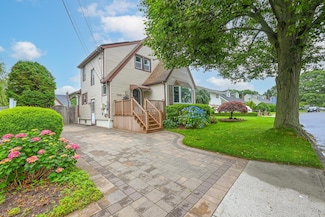 3853 Lincoln St, Seaford, NY 11783