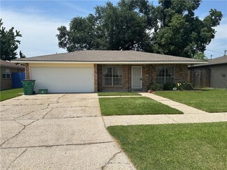 1917 S Forest Lawn Dr, Gretna, LA 70056