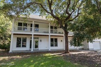 138 Beechwood Dr, Pine Knoll Shores, NC 28512