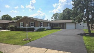 6 N Sycamore Ln, North Aurora, IL 60542