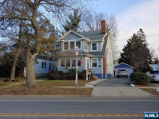 169 Grand Ave Unit 2nd Fl, Leonia, NJ 07605