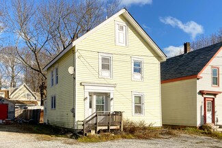 27 James St, Rockland, ME 04841