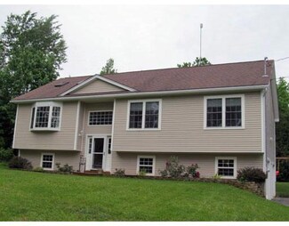 40 Mapleleaf Ln, Hermon, ME 04401