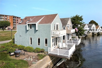7 Defenders Row, Newport, RI 02840
