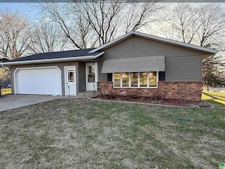 10 Circle Dr, Akron, IA 51001