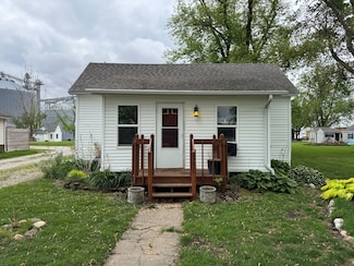 206 E Main St, Royal, IL 61871