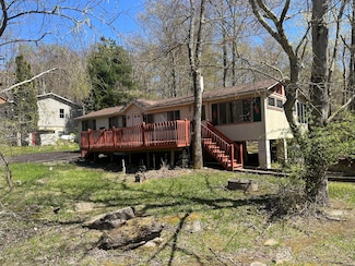 134 Wyalusing Dr, Pocono Lake, PA 18347