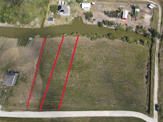 87-88 Bayou Ave, Smith Point, TX 77514