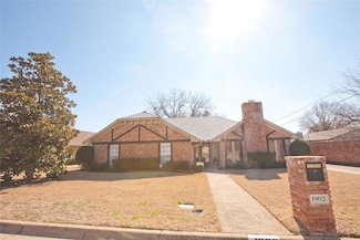 1902 Pebblewood Dr, Arlington, TX 76006