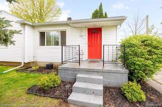 137 W Sheffield Ave, Pontiac, MI 48340