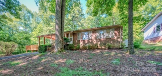 17 Sitar Ln, Saluda, NC 28773