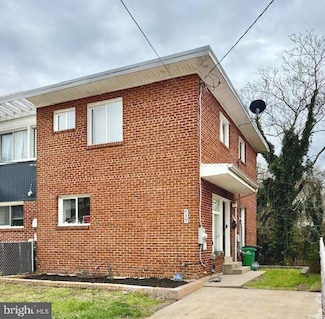 939 Owens Rd, Oxon Hill, MD 20745