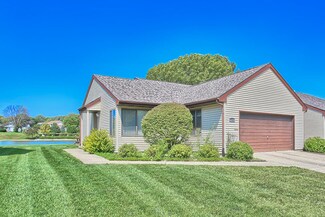 425 Clearwater Dr, Champaign, IL 61822