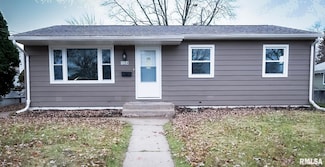 1204 S Zenith Ave, Davenport, IA 52802