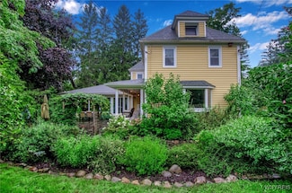 1375 Grover Rd, East Aurora, NY 14052