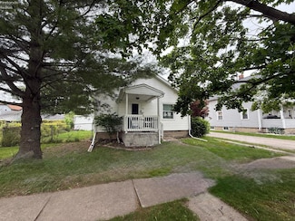 118 E 5th St, Port Clinton, OH 43452
