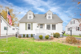 49 Van Dyck St, Coxsackie, NY 12051