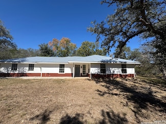 675 Lacey Dr, Bandera, TX 78003