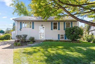 6 Colonial Ct, Washington, IL 61571