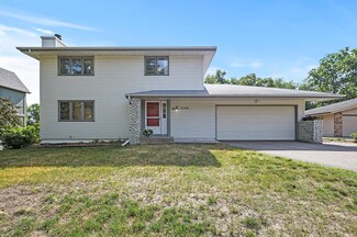 3300 Pilgrim Ln N, Plymouth, MN 55441