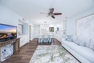 746 Eagle Creek Dr Unit 203, Naples, FL 34113