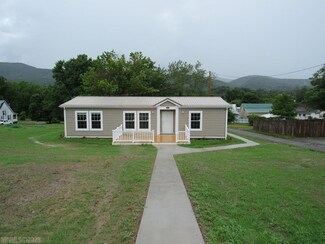 636 6th St NE, Pulaski, VA 24301