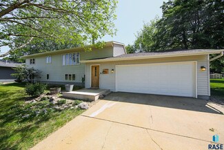 8309 W 42nd St, Sioux Falls, SD 57106