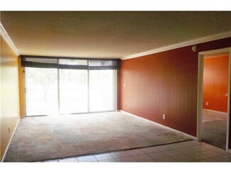 700 NW 214th St Unit 204-2, Miami, FL 33169