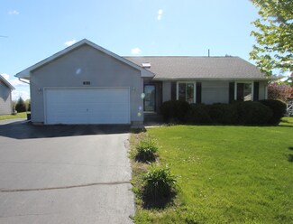 10212 Meadow Ln, Hebron, IL 60034