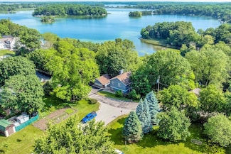 1012 N Breens Bay Rd, Oconomowoc, WI 53066