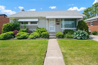 24585 Johnston Ave, Eastpointe, MI 48021