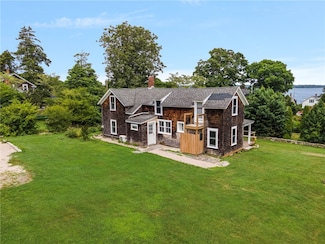 135 Ferry Rd, Saunderstown, RI 02874