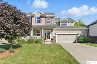 112 Longwood Dr, Papillion, NE 68133