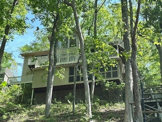 1720 Point Grand Dr, Savannah, TN 38372