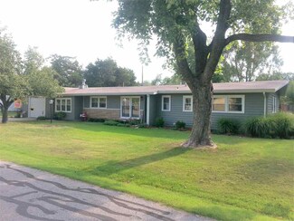 5908 N Palm Ln, Wichita, KS 67204