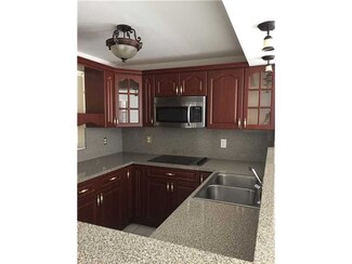 15600 NW 7th Ave Unit 320, Miami, FL 33169