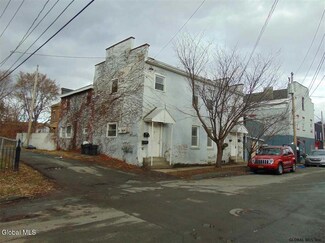 7 118th St, Troy, NY 12182