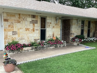 503 Mockingbird St, Bonham, TX 75418