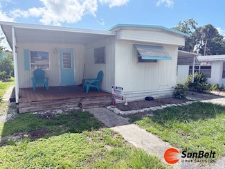 135 Sycamore Dr, Tavares, FL 32778