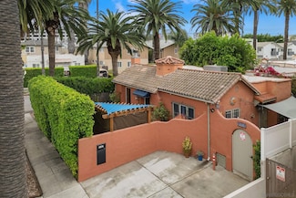 858 N Poinsettia Place, Los Angeles, CA 90046