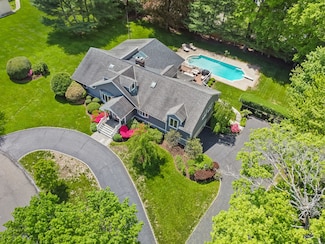 1 Braybourne Dr, Norwalk, CT 06855