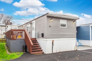 39 Helen Dr, Moonachie, NJ 07074