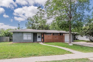 446 Pinewood Ln, San Antonio, TX 78216