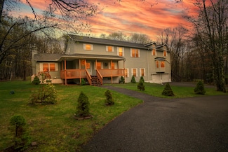 221 Valley View Dr, Effort, PA 18330