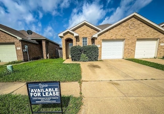 905 Walnut St, Burleson, TX 76028
