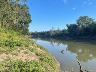 2667 Private Road 1195, Midway, TX 75852